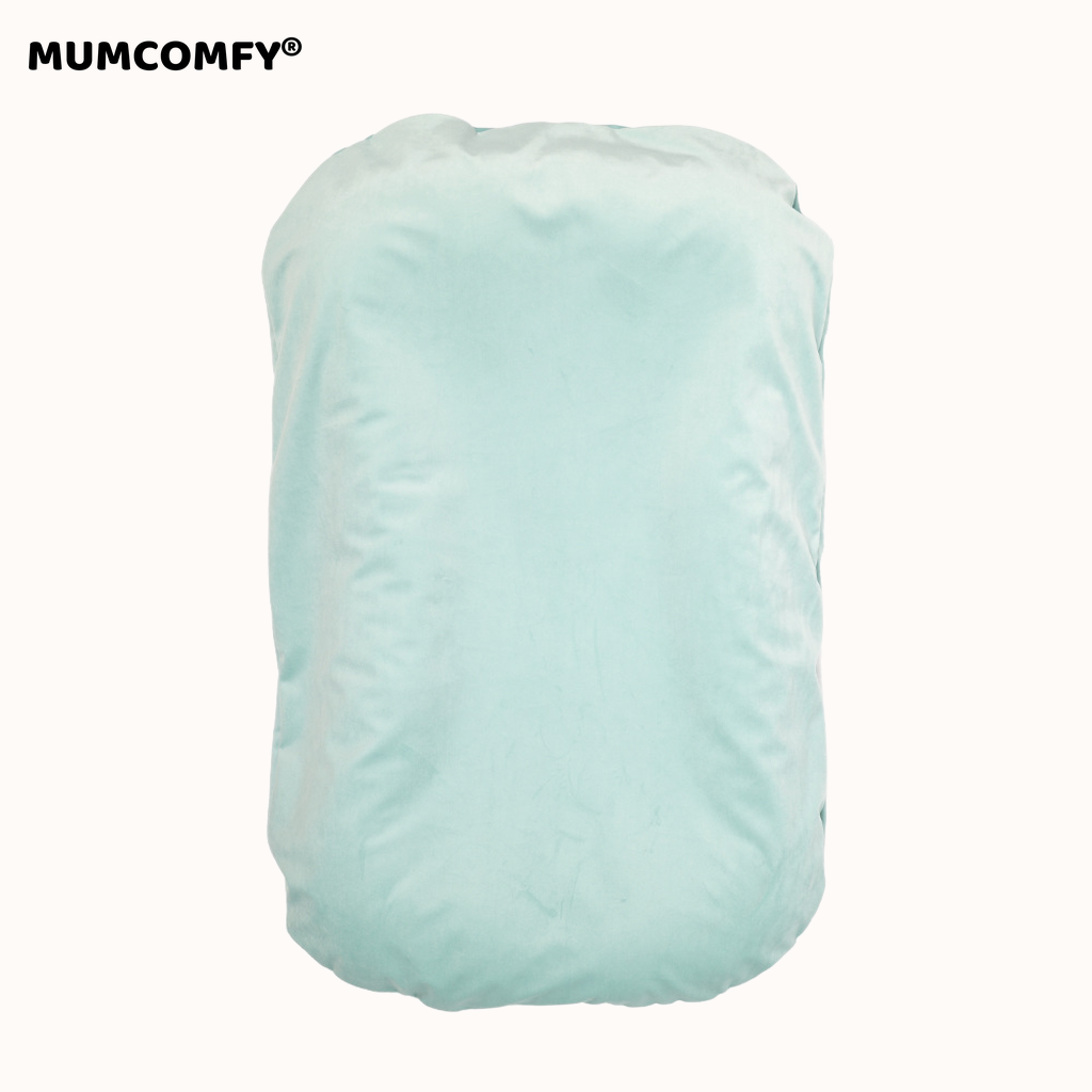 Pas un simple tapis. Un nid vélours qui l'entoure comme in utero.