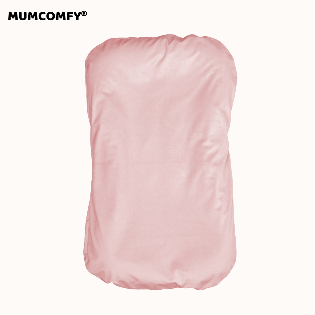 Pas un simple tapis. Un nid vélours qui l'entoure comme in utero.