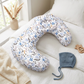 Coussin Papillon Duo Bleues sur lit scandinave avec pampas et bonnet knit